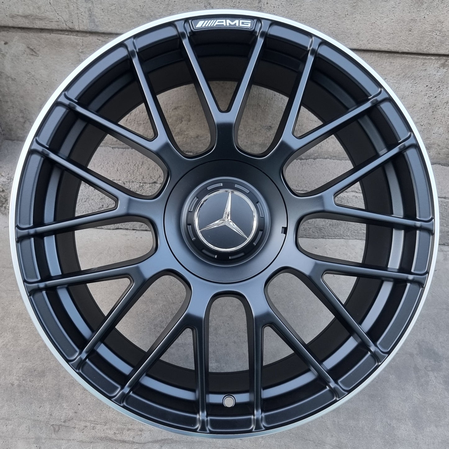 SET DE LLANTAS MERCEDEZ COLOR Negra Linea Cromada. Aro 18 - 5x112 (842)