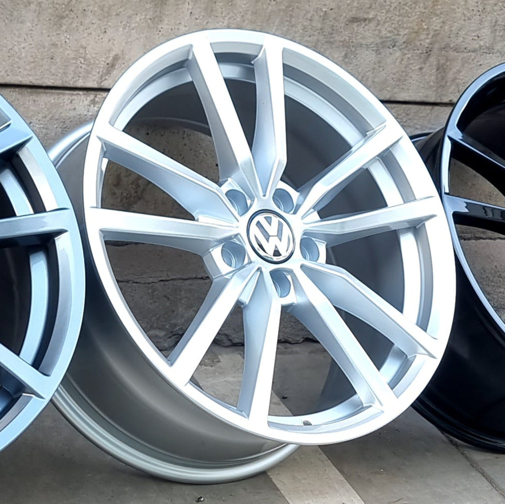 SET DE LLANTAS VOLKSWAGEN PRETORIA. Aro 18 - 5x112. .Color Plateado .(664).