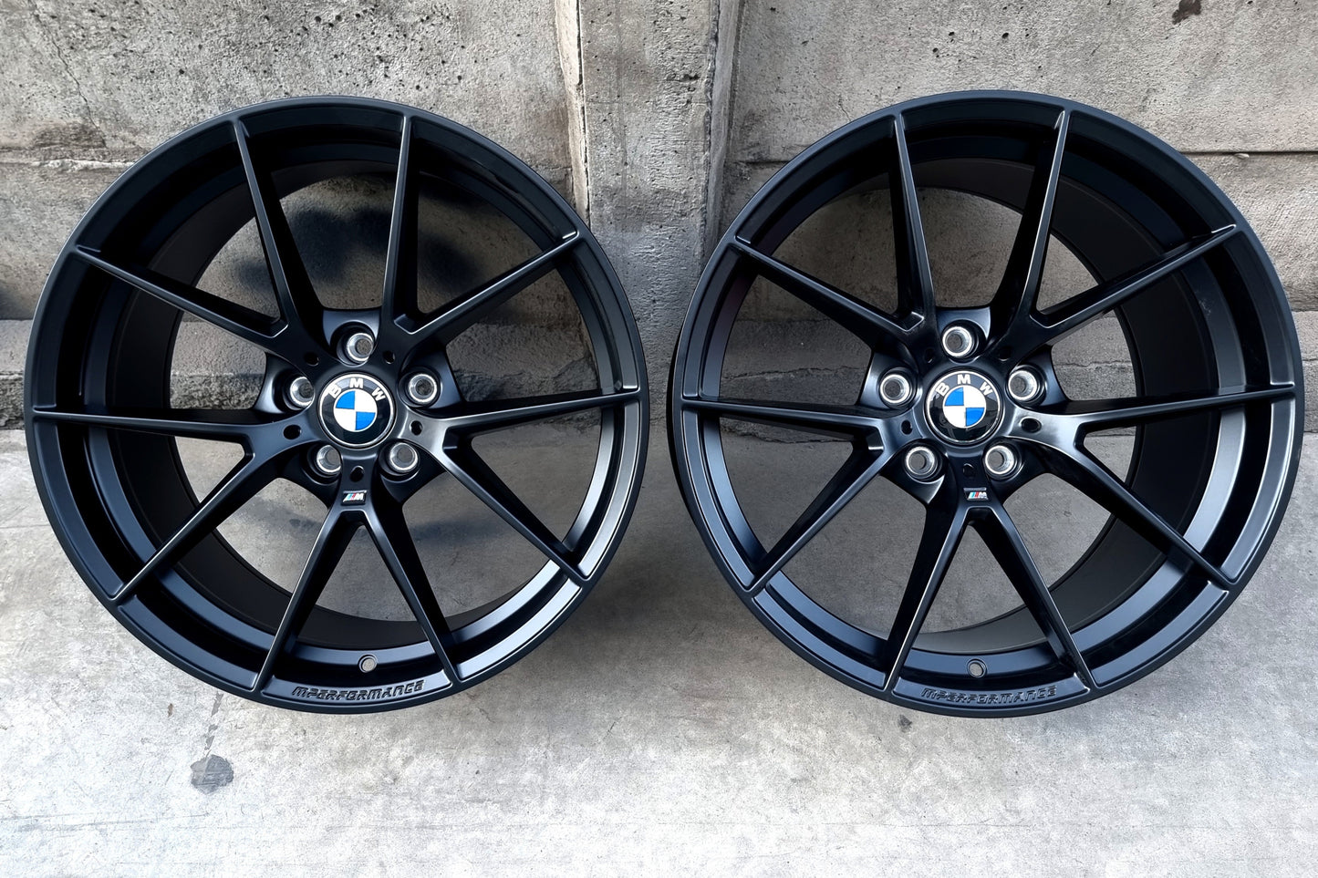 SET DE LLANTAS BMW PERFORMANCE COLOR Negro. Aro 19 - 5x112. (764)