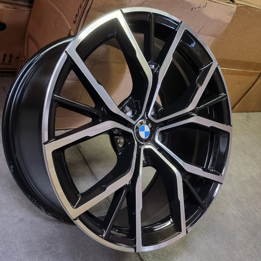 SET DE LLANTAS BMW   . Aro 19 - 5x120. Color Cromado Fondo Negro. (XTX005)