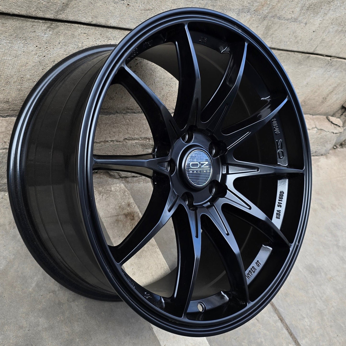 SET DE LLANTAS OZ HYPER GT COLOR Negro. Aro 18 - 5x114 (VLF02)