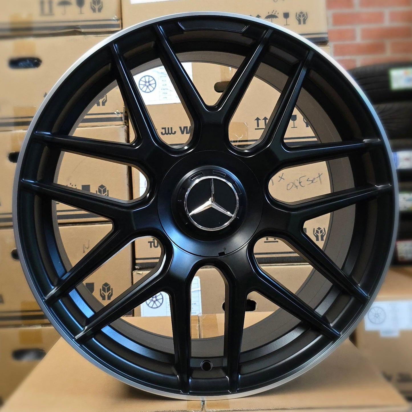 SET DE LLANTAS MERCEDEZ. Aro 19 - 5x112. Color Negro Mate Linea Cromado. (H933D)