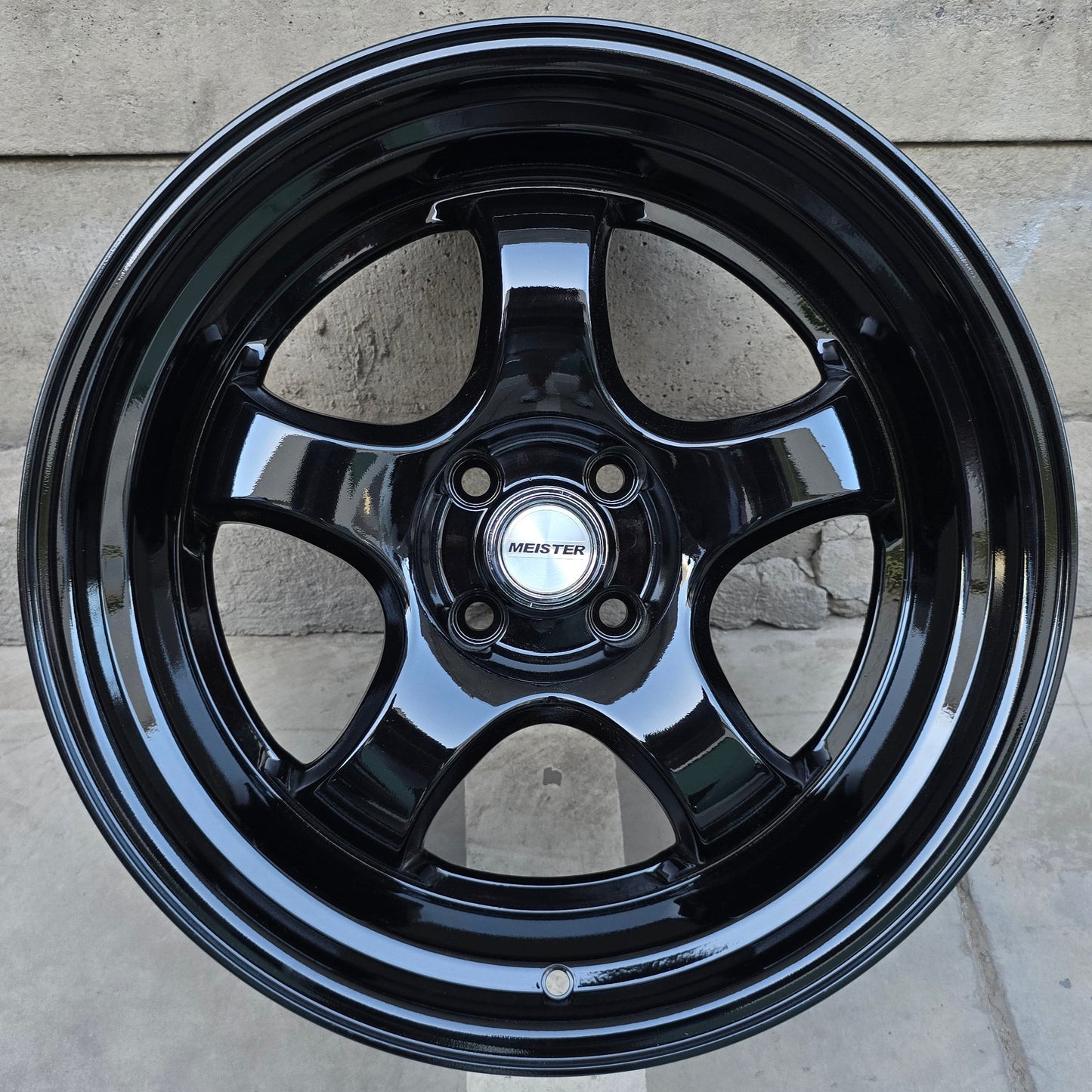 SET DE LLANTAS WORK MEISTER. Aro 17- 4x100. .Color Negro Brillante .(191RV).