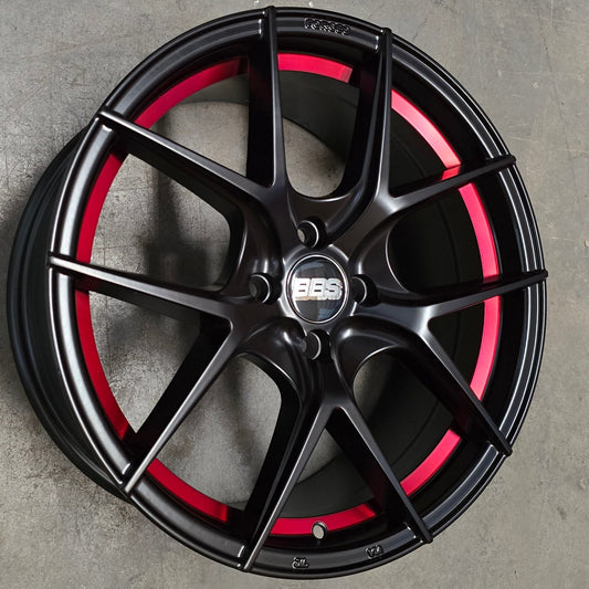 SET DE LLANTAS BBS FIR. Aro 17- 4x100. .Color Negro Aro Rojo .(17N5416B).