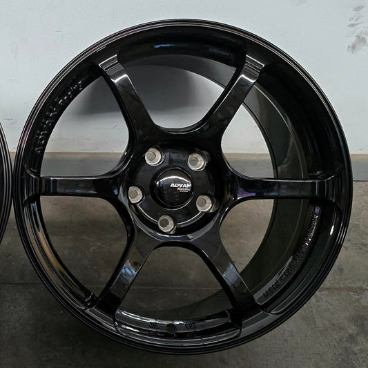 SET DE LLANTAS ADVAN RG2. Aro 18 - 5x114 .Color Negro Brillante .(FF25).