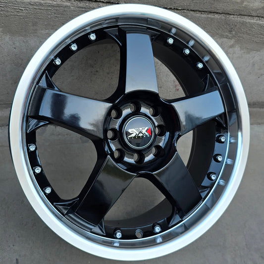 SET DE LLANTAS XXR. Aro 17- 4x100, 4x114. Doble apernadura. .Color Negro Brillante Aro Cromado .(277).