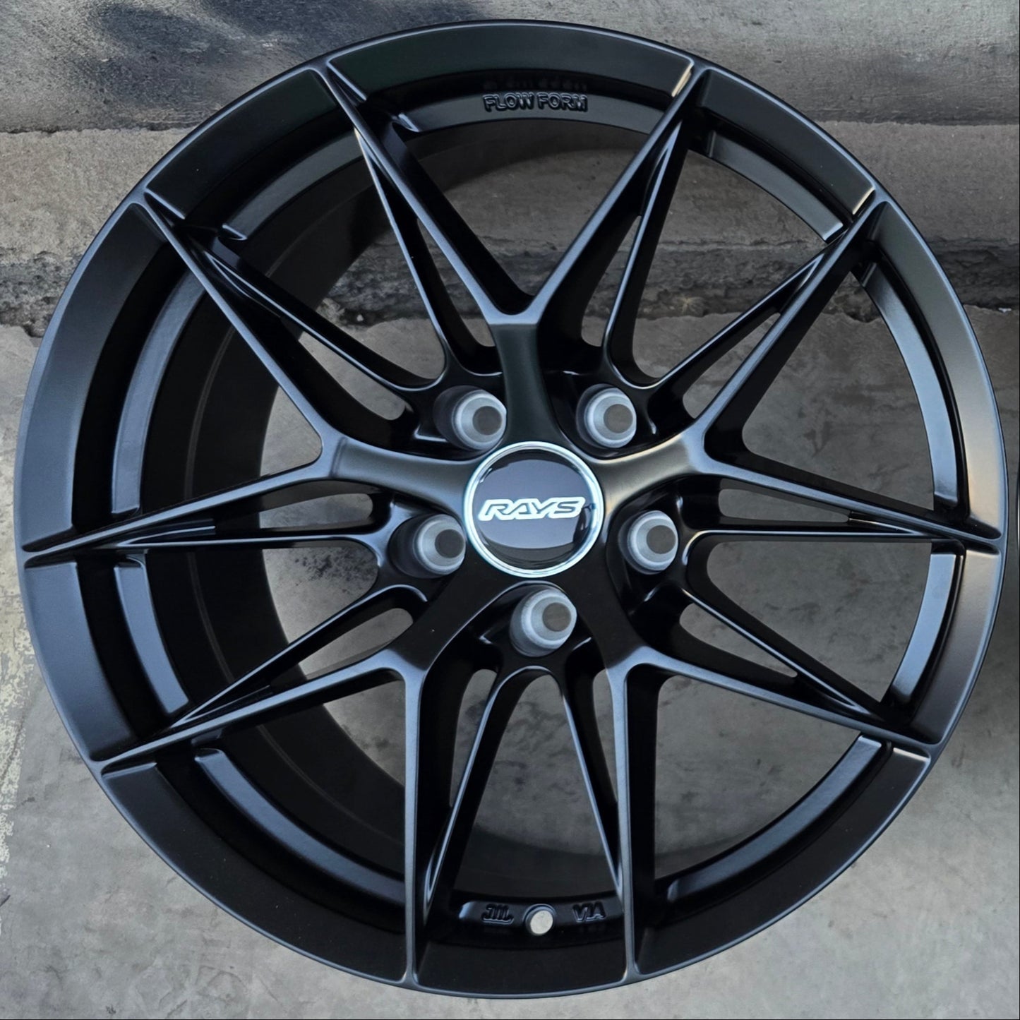 SET DE LLANTAS RAYS COLOR Negro. Aro 17- 5x112 (XTX005)