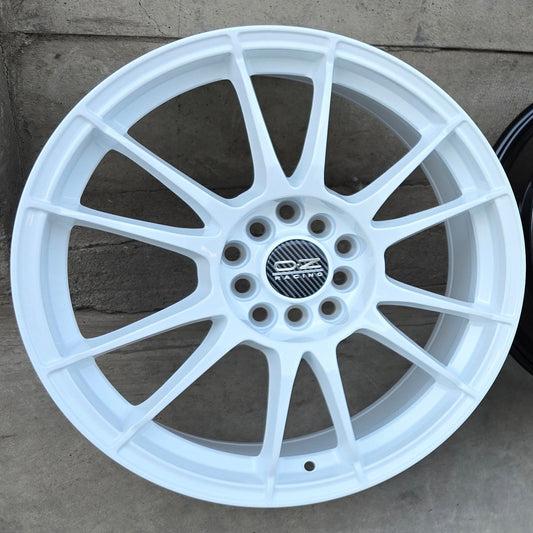SET DE LLANTAS OZ ULTRA LIGERA. Aro 15-4x100, 4x108 .Color Blanco .(320).