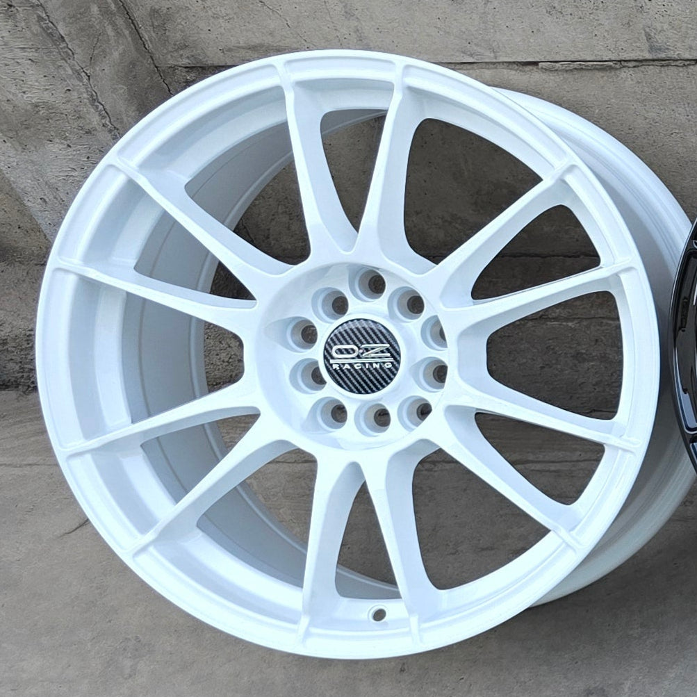 SET DE LLANTAS OZ ULTRA LIGERA COLOR Blanca. Aro 17- 5x100, 5x114 (320)