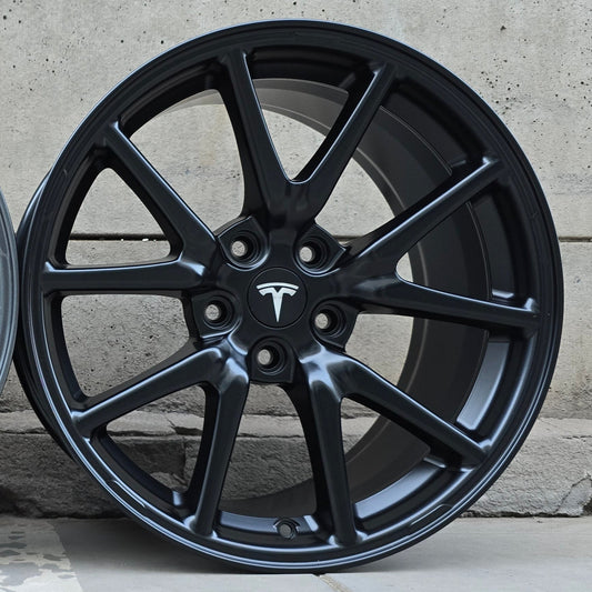 SET DE LLANTAS TESLA. Aro 18 - 5x114. Color Negro. (2113)