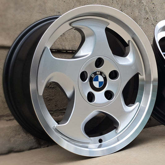 SET DE LLANTAS BMW. Aro 17- 5x120 .Color Plateado Aro Cromado .(5011).