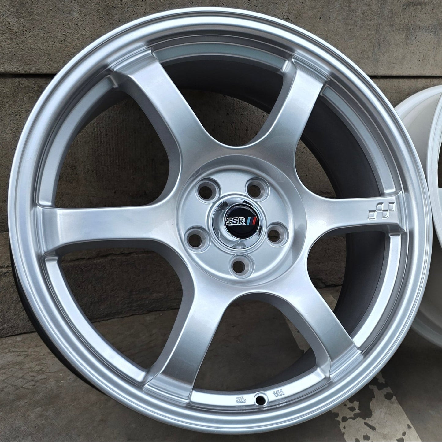 SET DE LLANTAS SSR COLOR Plateado. Aro 17- 5x100 (ZX464)