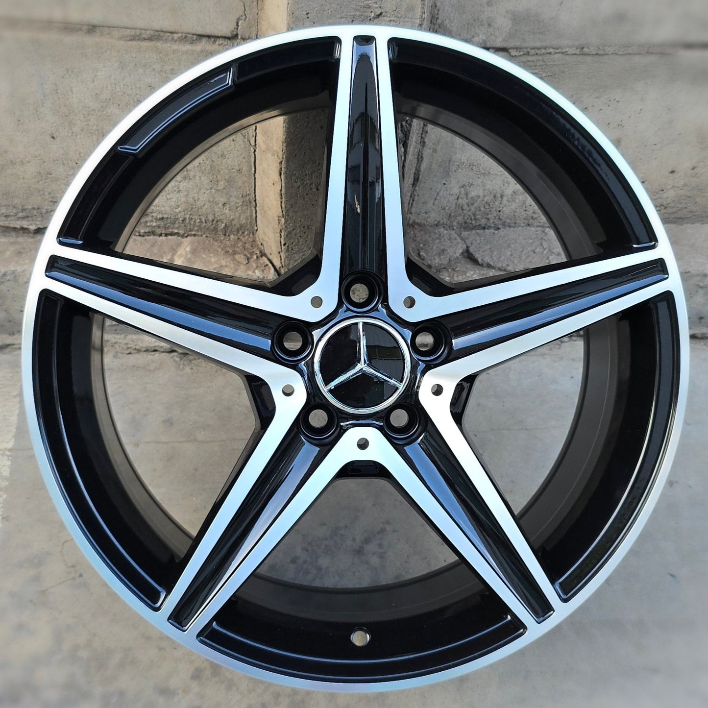 SET DE LLANTAS MERCEDEZ COLOR Cromado Fondo Negro. Aro 18 - 5x112 (843)