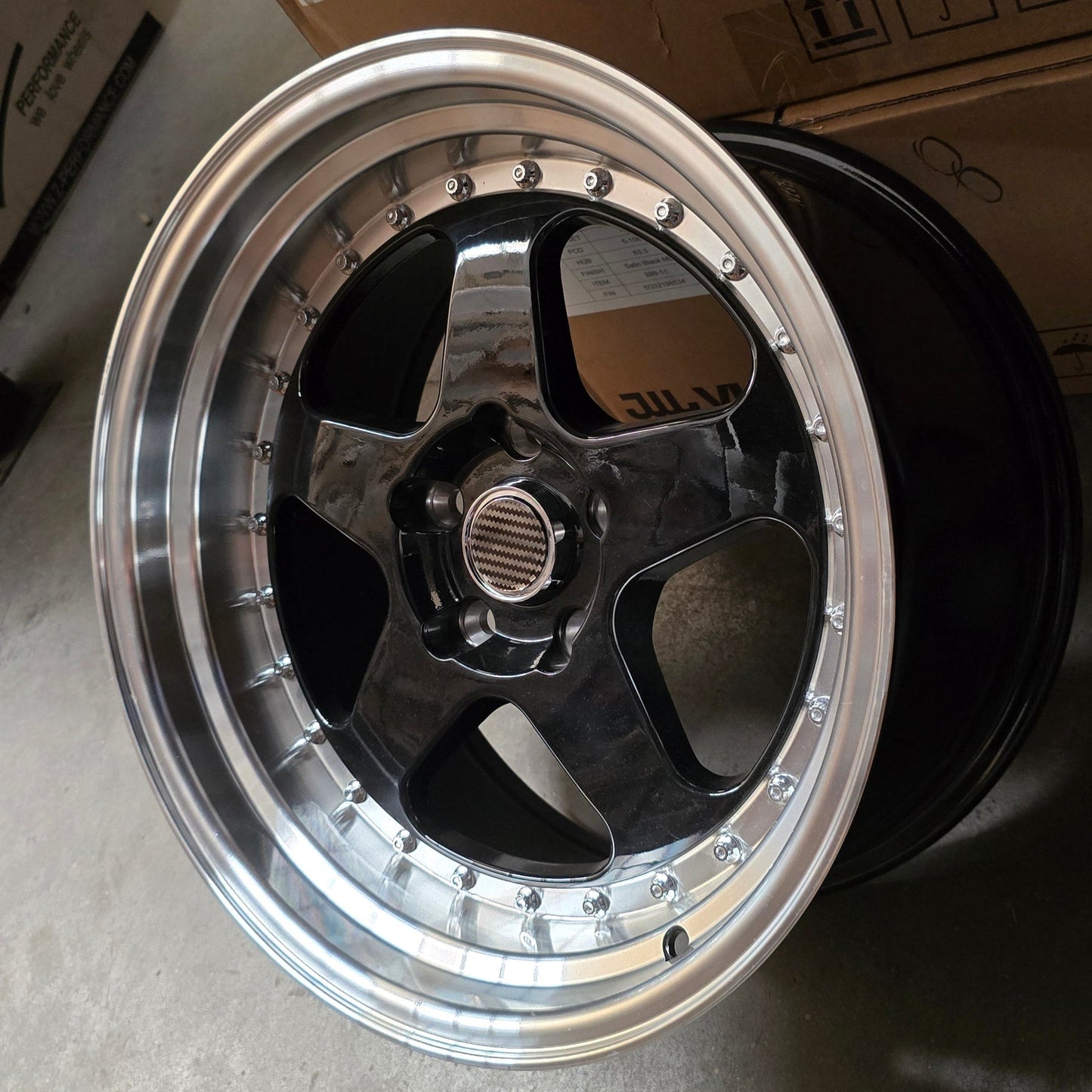 SET DE LLANTAS WORK MEISTER. Aro 17- 5x114. Color Negro Brillante Aro Cromado. (L1569)