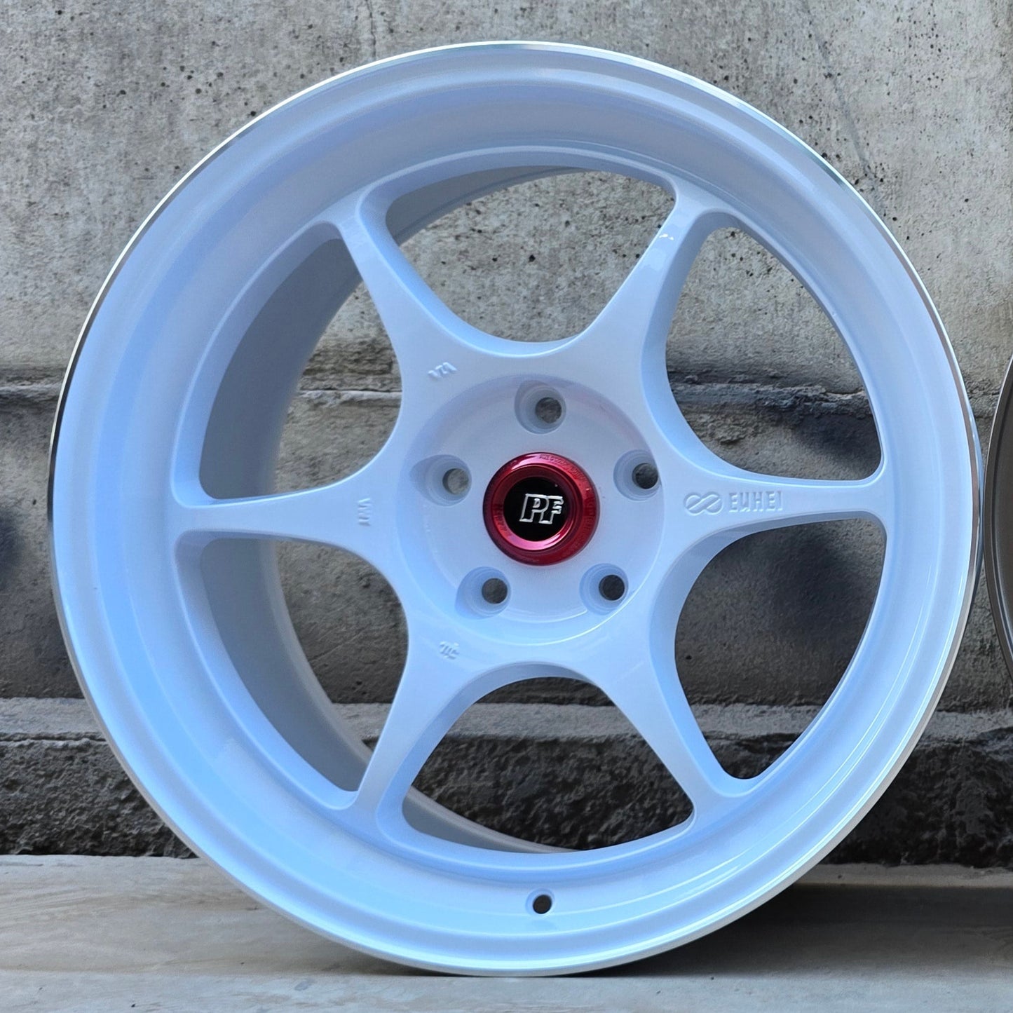 SET DE LLANTAS ENKEI PF06. Aro 18 - 5x114. .Color Blanco .(RGW013FF).
