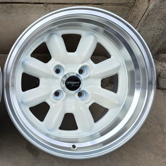 SET DE LLANTAS Watanave. Aro 15, 4x100. Color Blanco Aro CROMADO. (F843)