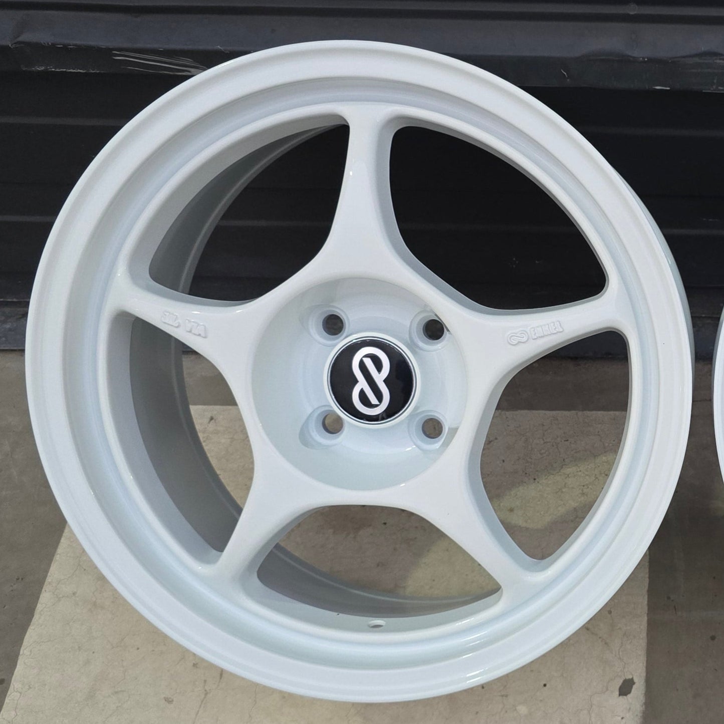 SET DE LLANTAS ENKEI RP02. Aro 16 4x100. .Color Blanco .(565).