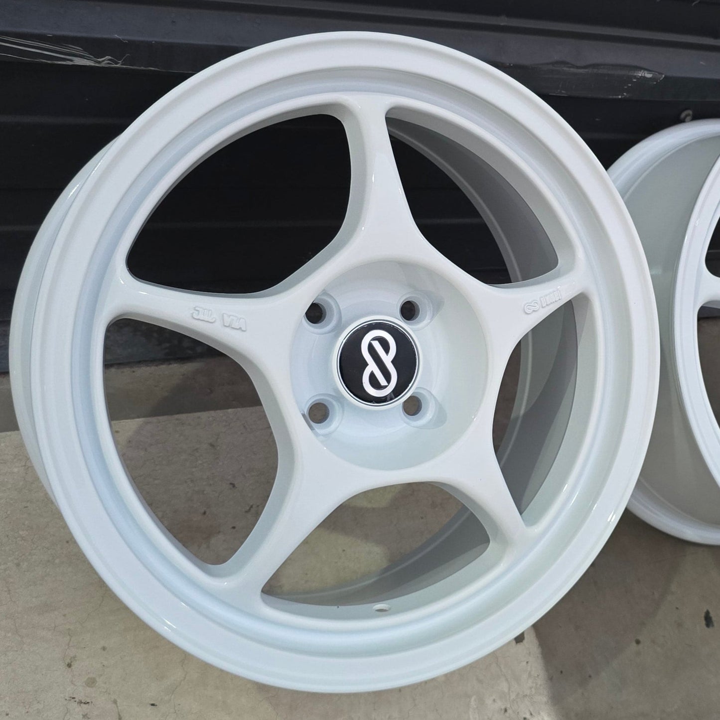 SET DE LLANTAS ENKEI RP02. Aro 16 4x100. .Color Blanco .(565).