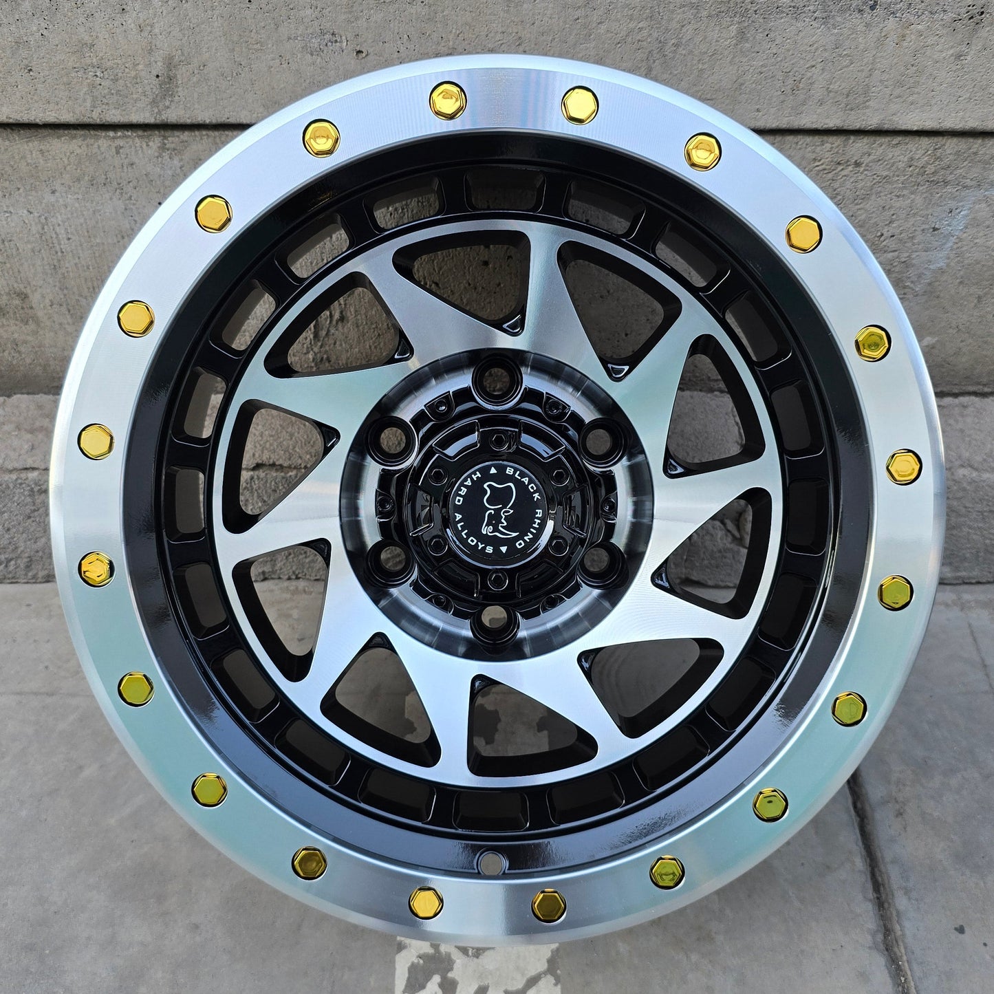 SET DE LLANTAS MODELO FTX106. Aro 16 6x139. .Color Cromado Fondo Negro .(FTX106).