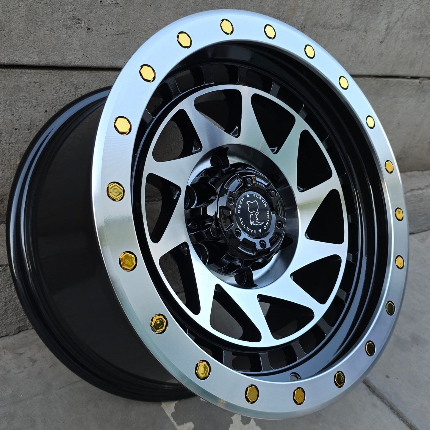 SET DE LLANTAS MODELO FTX106. Aro 16 6x140. .Color Cromado Fondo Negro .(FTX106).