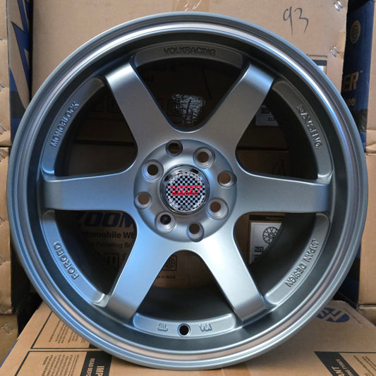 SET DE LLANTAS VOLK TE37. Aro 15-4x100, 4x114 .Color Grafito Aro Cromado .(JH7601).