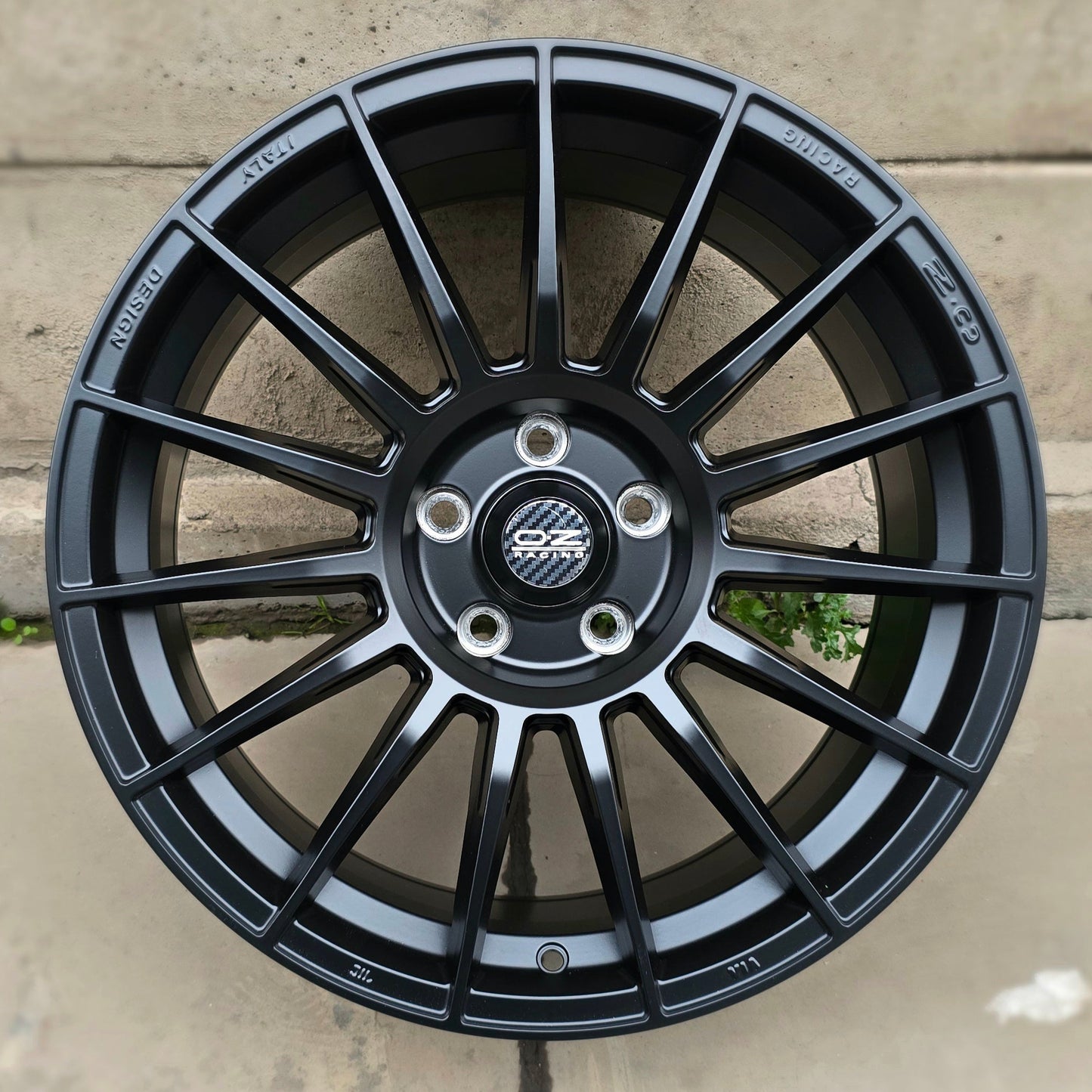 SET DE LLANTAS OZ SUPER TURISMO COLOR Negro Mate. Aro 18 - 5x112 (ZR007)