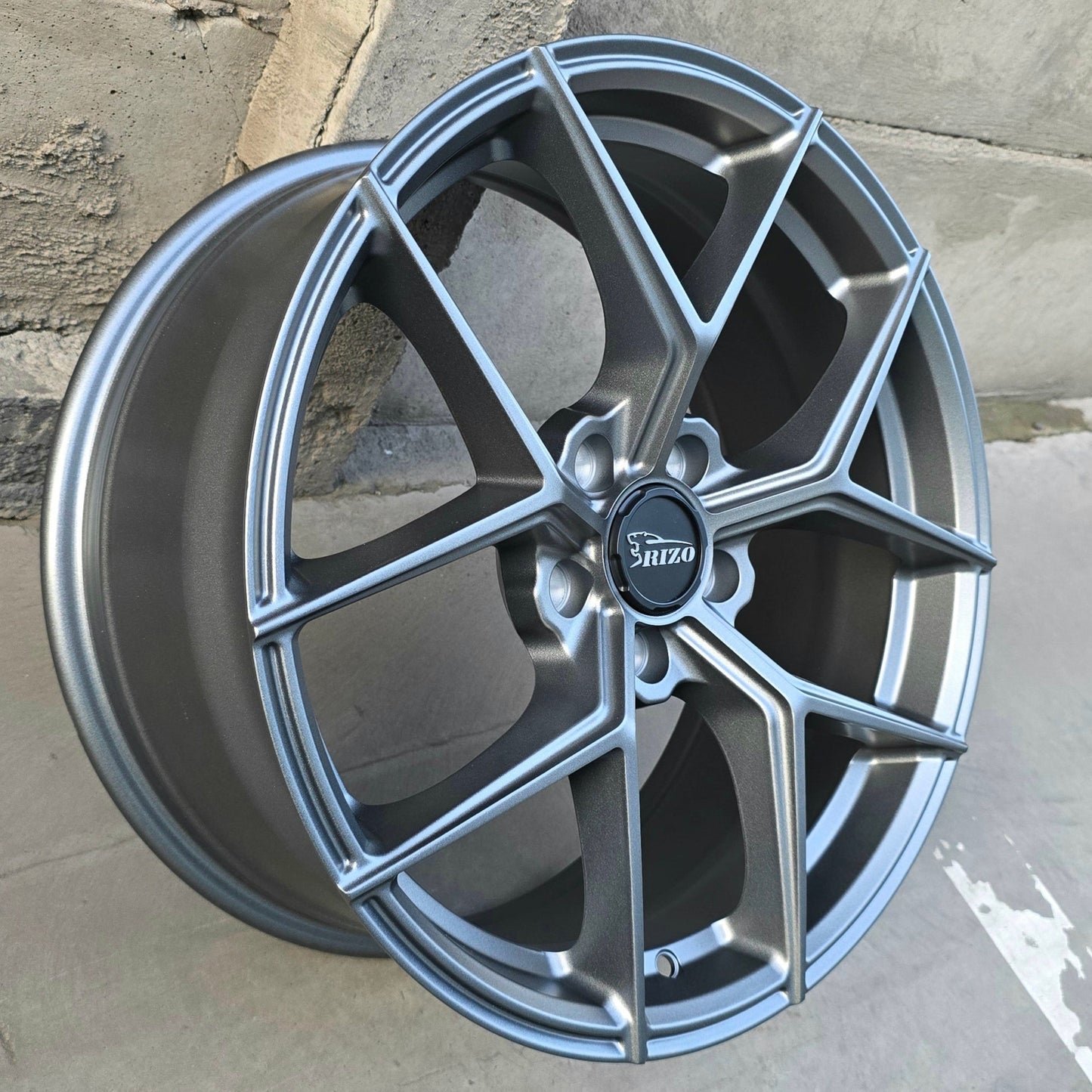 SET DE LLANTAS RIZO. Aro 18 - 5x112. .Color Grafito .(RS8).