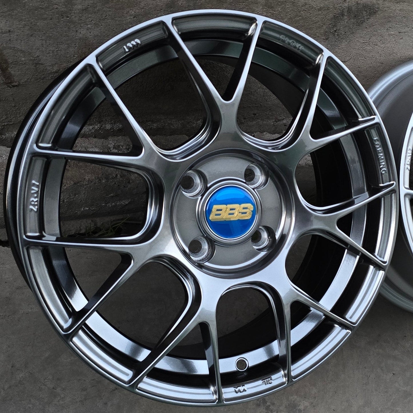 SET DE LLANTAS BBS REV7. Aro 15 4x100. Color Grafito Metalizado .(ZR-V7).