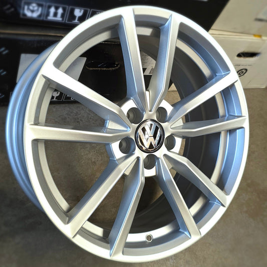 SET DE LLANTAS VOLKSWAGEN PRETORIA. Aro 17- 5x100. .Color Plateado .(664).