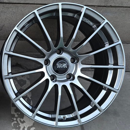 SET DE LLANTAS OZ SUPER TURISMO. Aro 17- 5x114 .Color Grafito Metalizado .(ZR007).