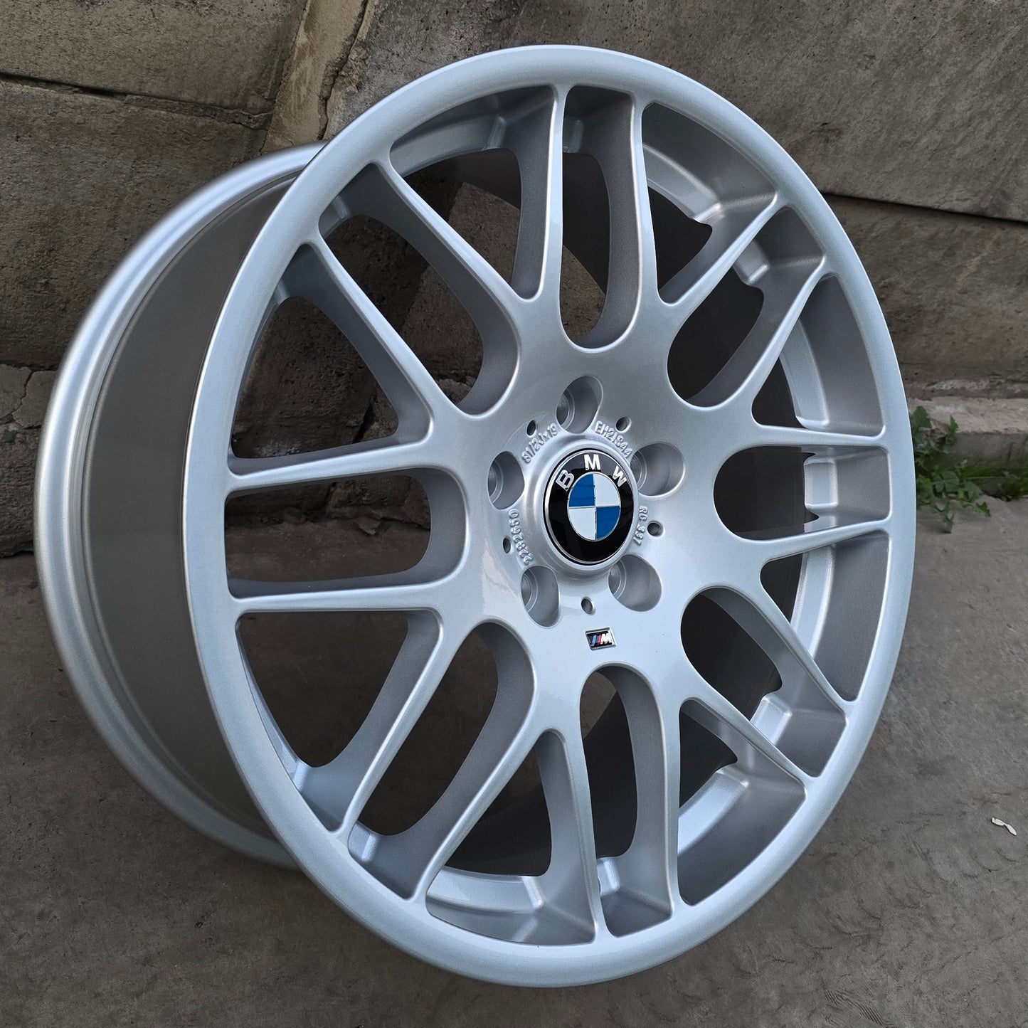 SET DE LLANTAS BMW MIRAMAR . Aro-19-5x120 .Color Plateado.(703).