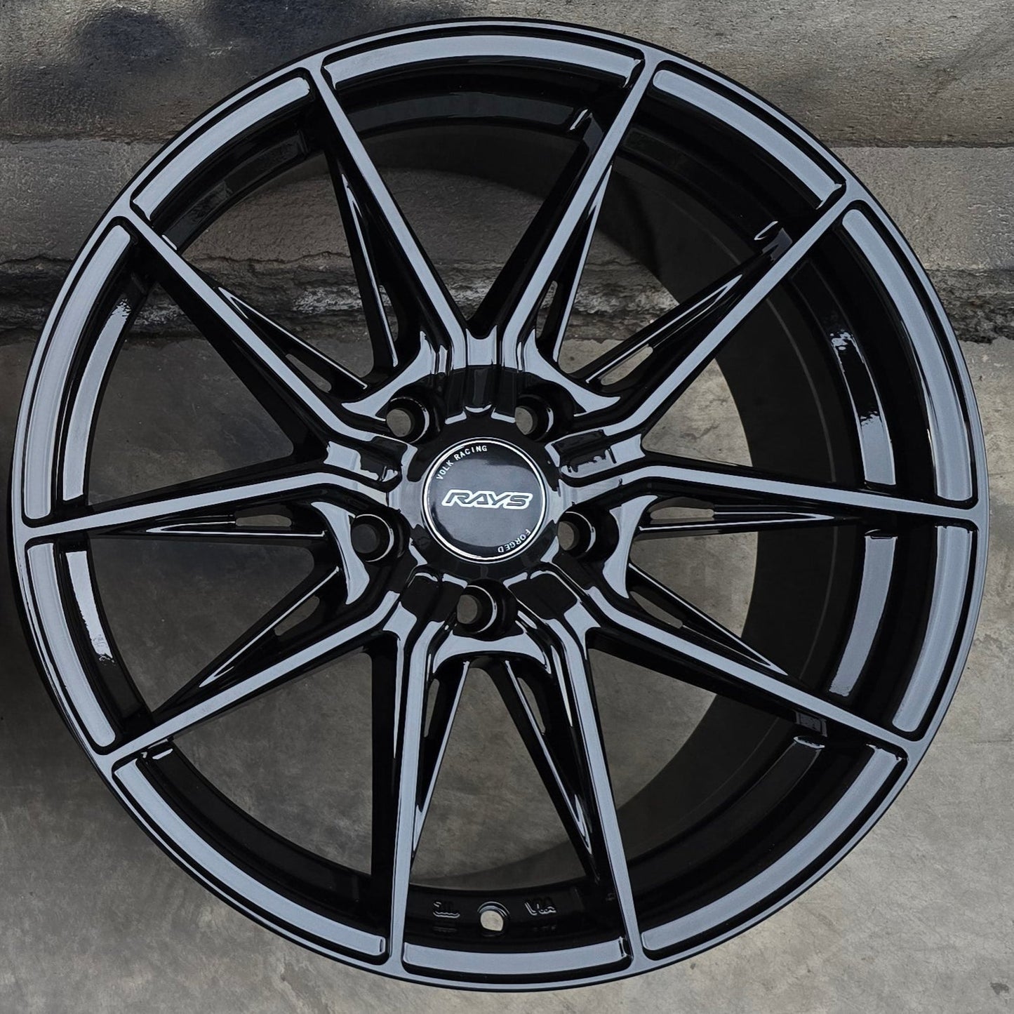 SET DE LLANTAS Rays COLOR Negro Brillante. Aro 17- 5x108 (INUGAMI)