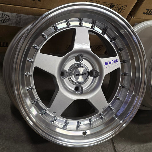 SET DE LLANTAS WORK CR1. Aro 15-4x100 .Color Grafito Metalizado Aro Cromado .(5217).