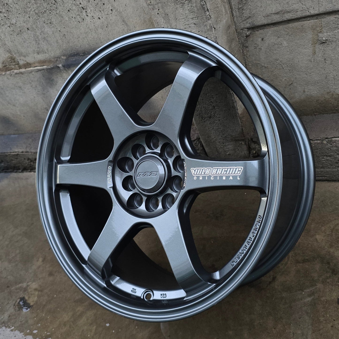 SET DE LLANTAS VOLK TE37. Aro 17 - 5x100, 5x114. Doble Apernadura. Color Grafito. (853D)