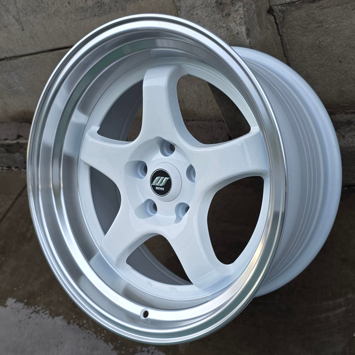 SET DE LLANTAS WORK MEISTER. Aro 17- 5x114. Color Blanco Aro Cromado. (X021)