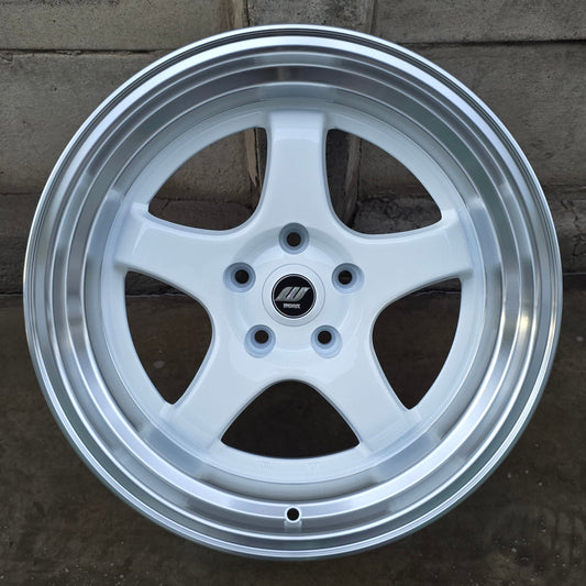 SET DE LLANTAS WORK MEISTER. Aro 17- 5x114. Color Blanco Aro Cromado. (X021)