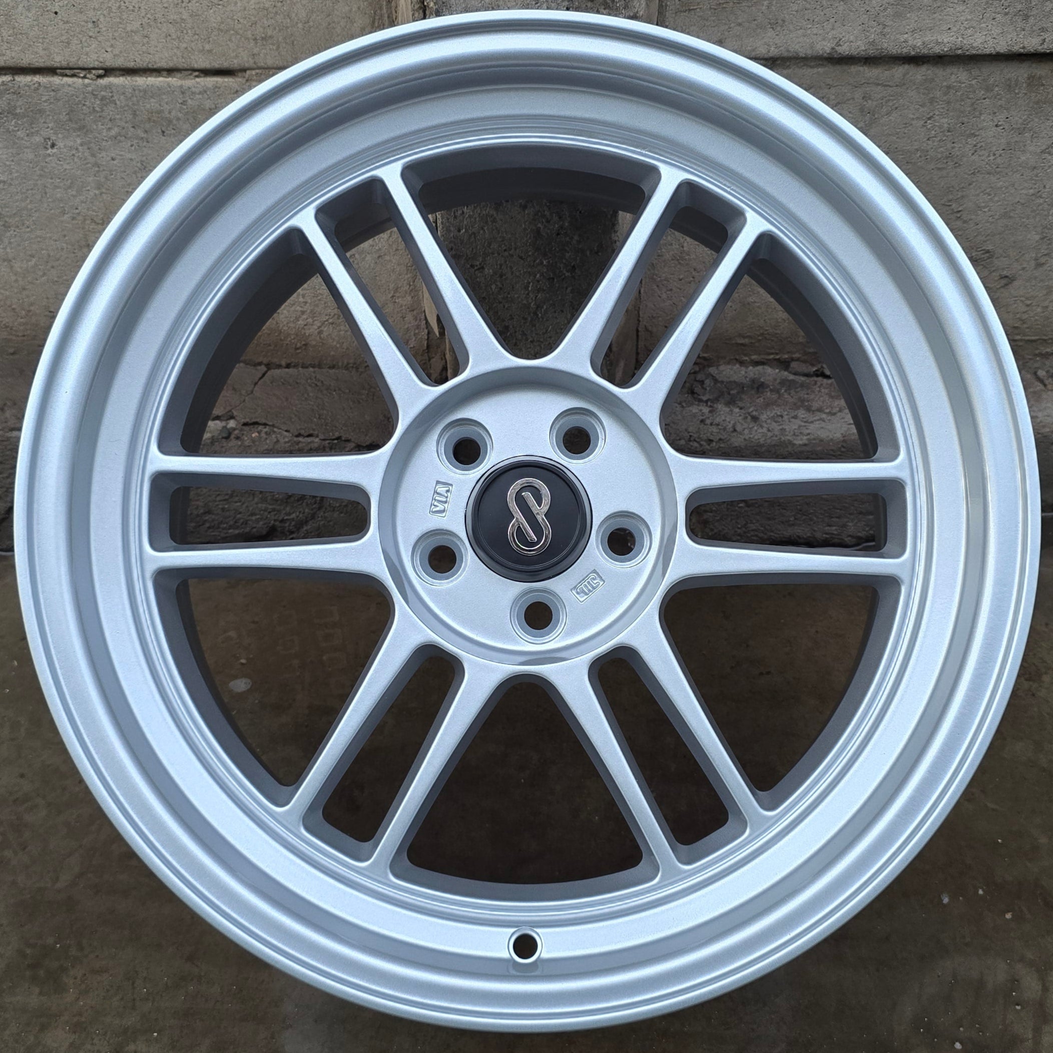 SET DE 4 LLANTAS ENKEI RPF1 COLOR Plateado. Aro 17- 5x100 (5098