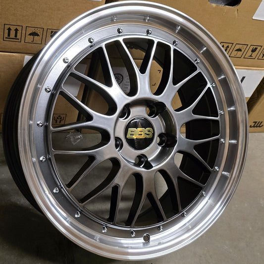 SET DE LLANTAS BBS LM COLOR Grafito Metalizado con Aro Cromado. Aro 17- 5x108 (3730)
