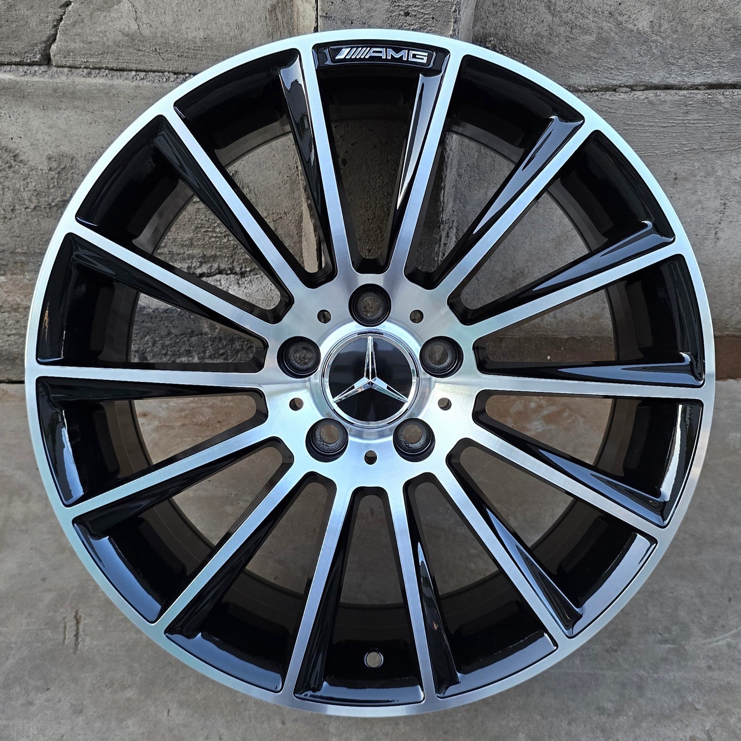 SET DE LLANTAS MERCEDEZ. Aro 18 - 5x112. .Color Cromado Fondo Negro .(822).