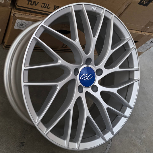 SET DE LLANTAS MODELO SEC COLOR Plateado. Aro 19 - 5x114. (WL1581985-C30-02)