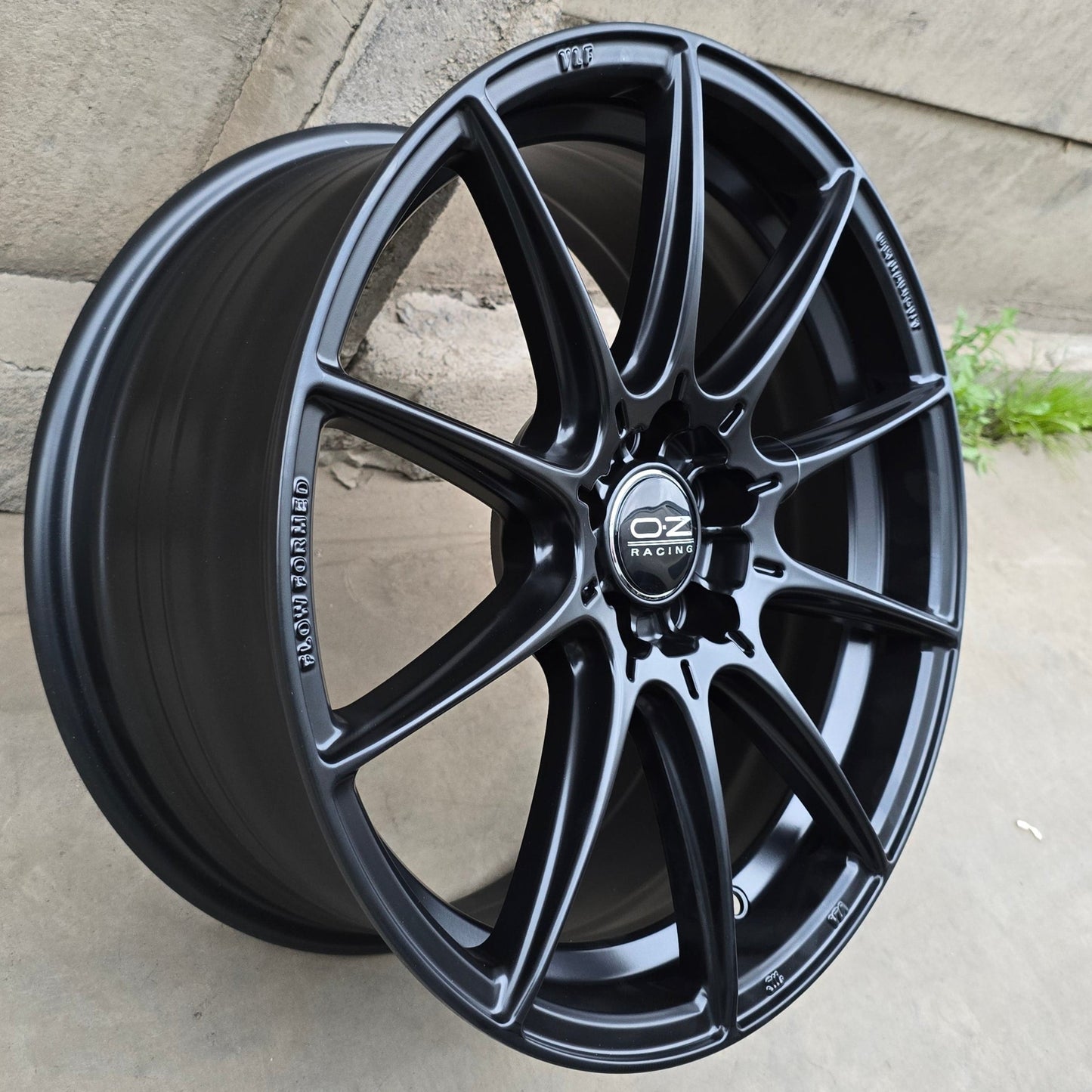 SET DE LLANTAS OZ HYPER GT COLOR Negro. Aro 17- 5x100 (VLF02)