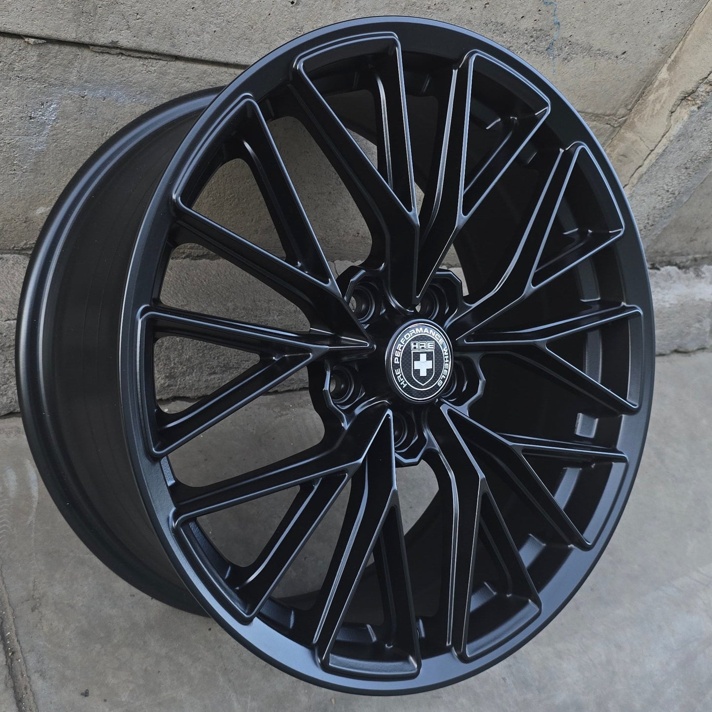 SET DE LLANTAS HRE  COLOR Negro Mate. Aro 18 - 5x112 (FF28)