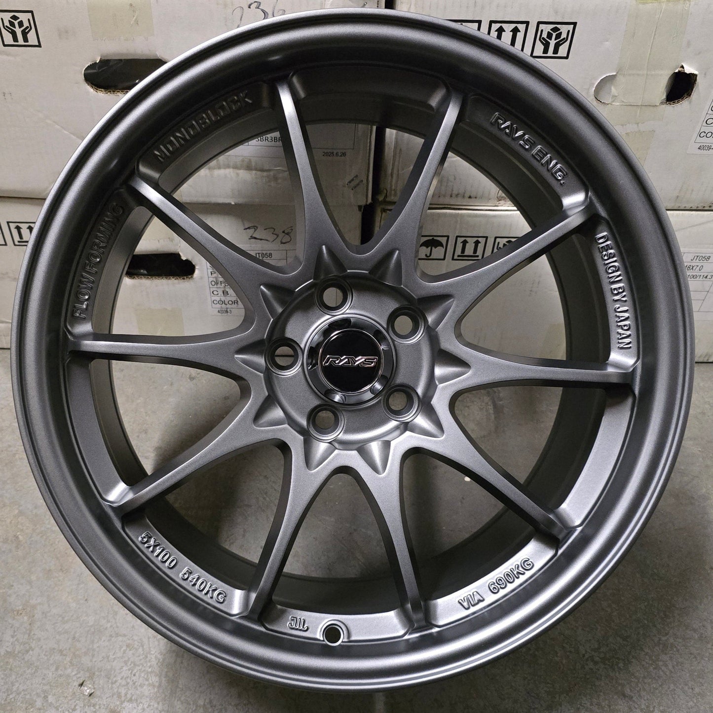 SET DE LLANTAS RAYS. Aro 17 - 5x100. Color Grafito. (FBX117)