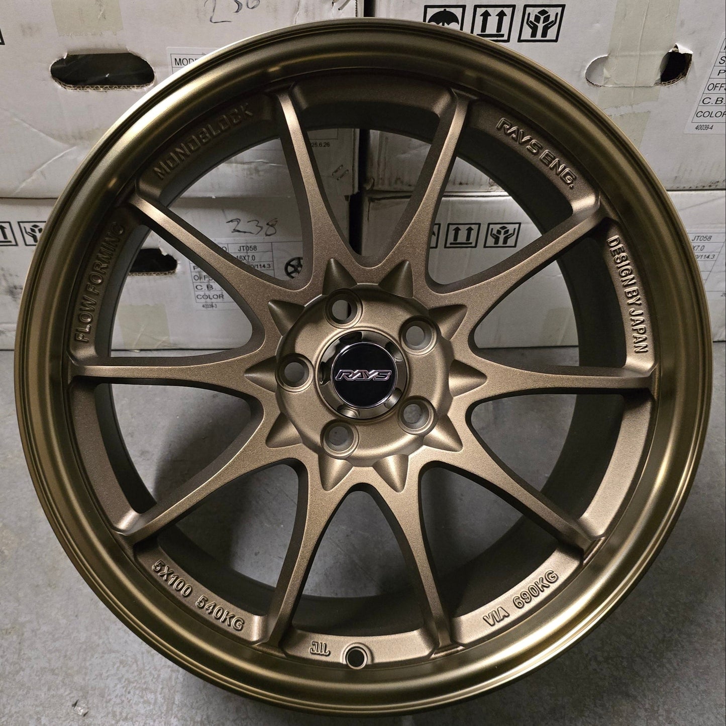 SET DE LLANTAS RAYS. Aro 17 - 5x100. Color Bronce. (FBX117)