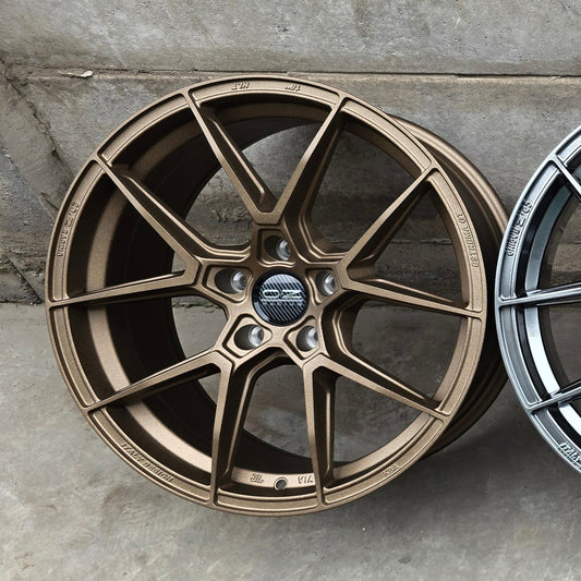 SET DE LLANTAS OZ ESTREMA. Aro 18 - 5x114. Color Bronce. (FF56)