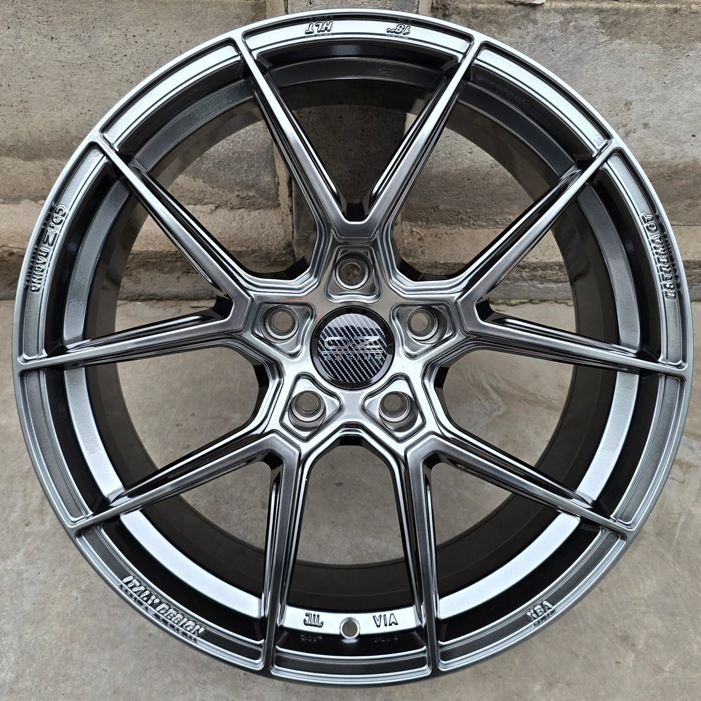 SET DE LLANTAS OZ ESTREMA. Aro 18 - 5x120. Color Grafito Metalizado. (FF56)