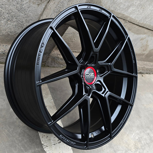 SET DE LLANTAS OZ ESTREMA. Aro 18 - 5x114. Color Negro Mate. (FF56)