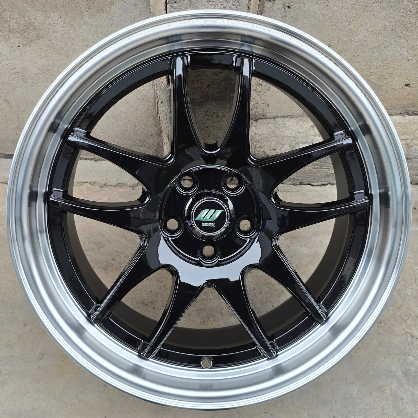 SET DE LLANTAS WORK EMOTION. Aro 17 - 5x100. Color Negro Aro Cromado. (JT219)