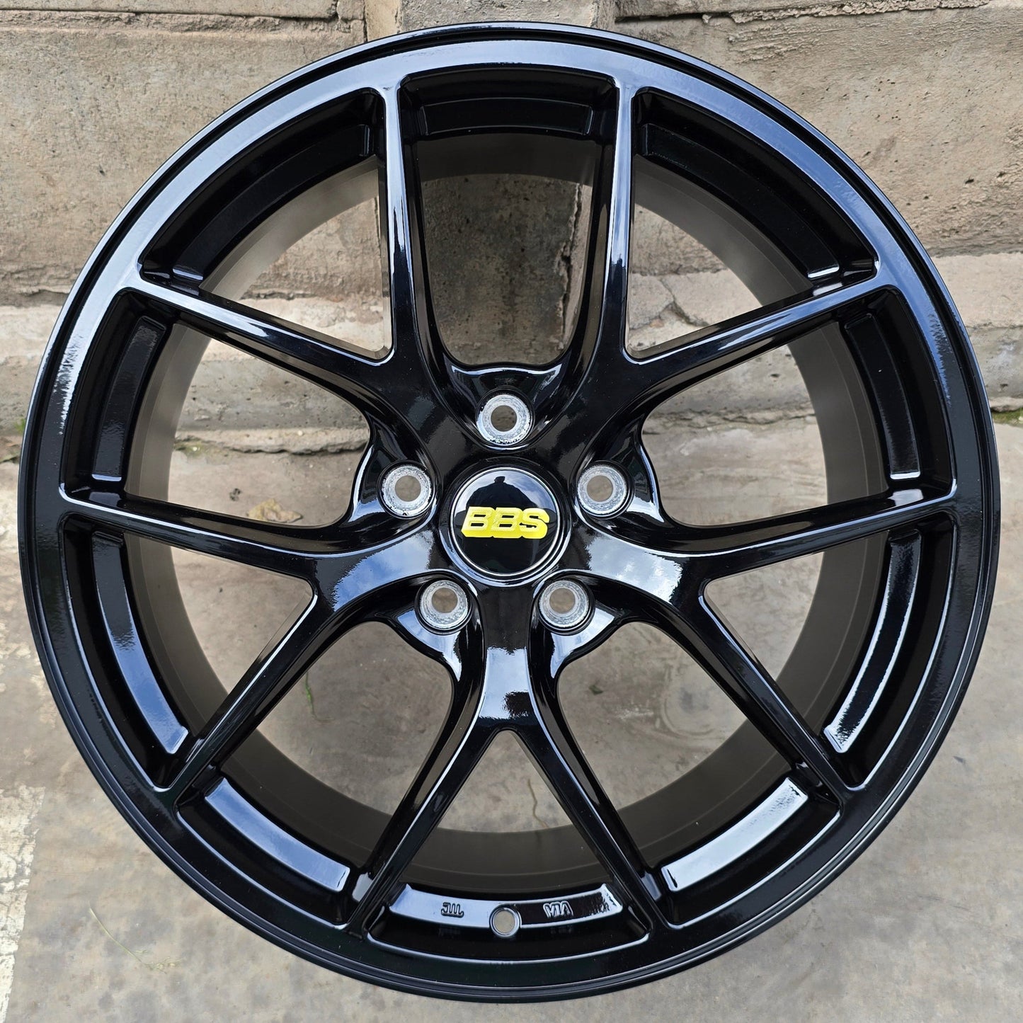 SET DE LLANTAS BBS FIR. Aro 18 - 5x114. Color Negro Brillante. (21018)