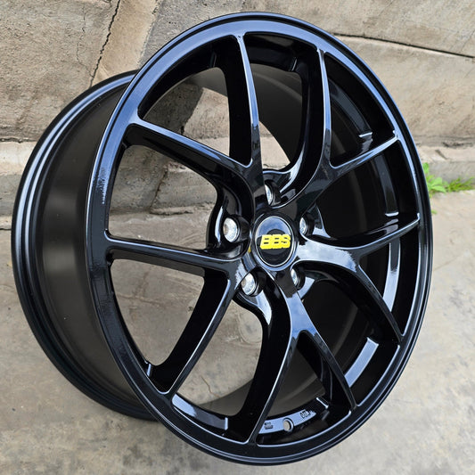 SET DE LLANTAS BBS FIR. Aro 18 - 5x114. Color Negro Brillante. (21018)